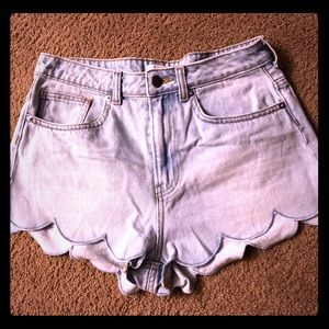 ✖️SOLD✖️ H&M Size  6 Light Denim Shorts